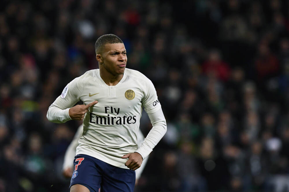 李小璐再陷复出争议：从“少女影后”到负面艺人，好牌被打烂？